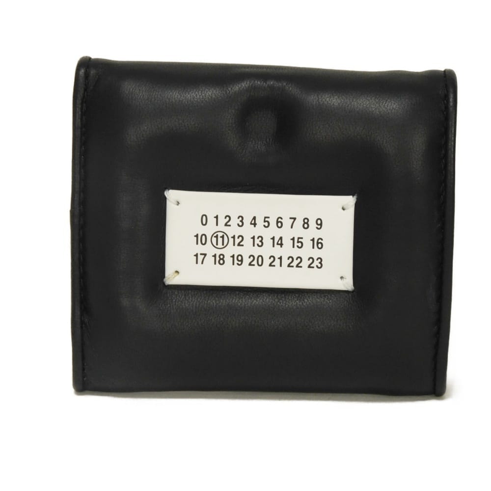 Maison Margiela メゾンマルジェラ グラム スラム スリーフォールド ウォレット ナンバーロゴ スナップボタン 札入れ カードケース コインケース カレンダータグ ブラック 三つ折り財布 S56UI0138 P1965 T8013