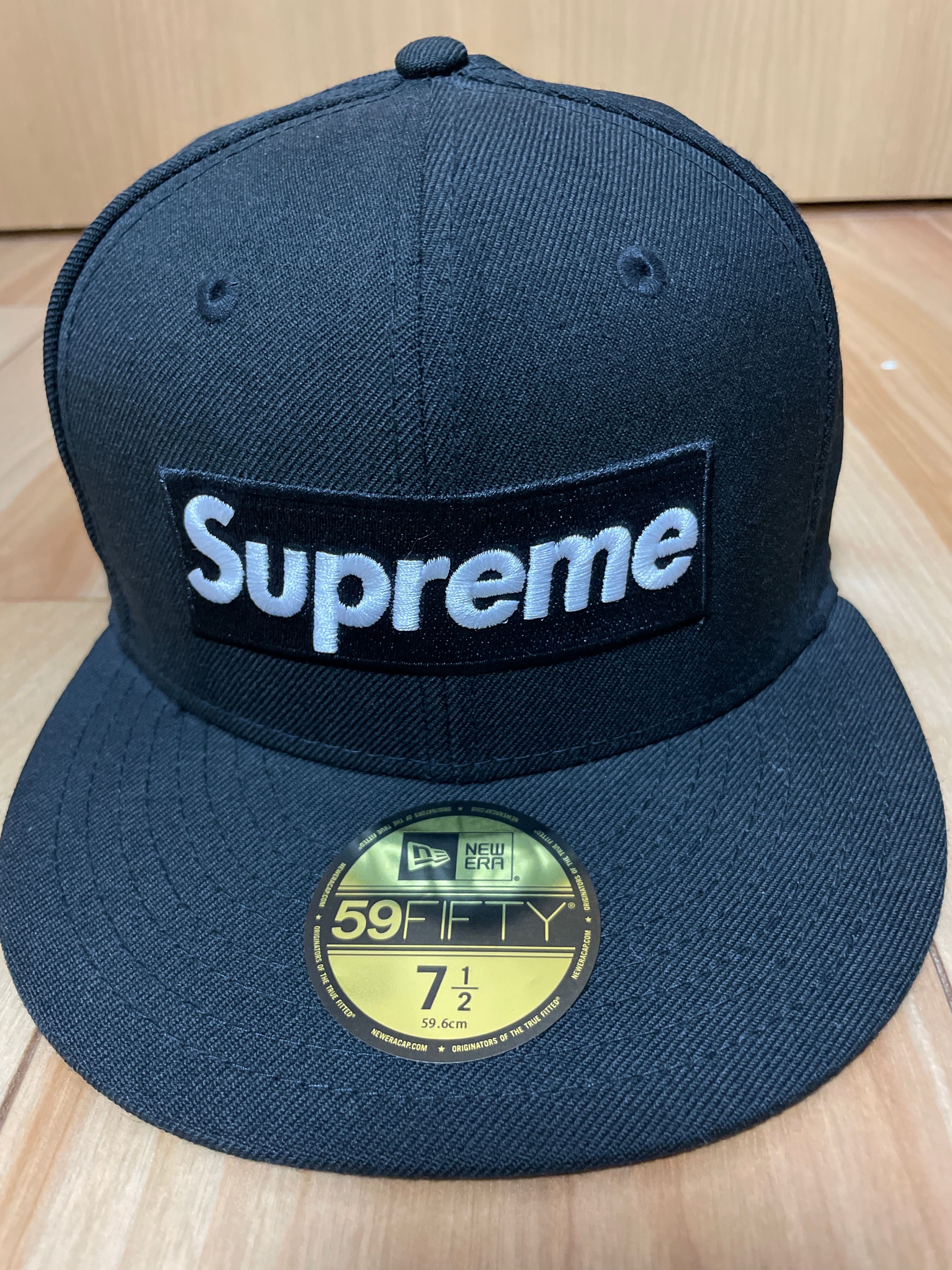 Supreme World Famous Box Logo New Era® "Black"