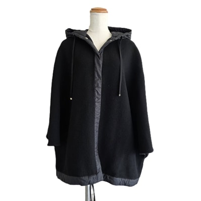 【値下げ】MONCLER モンクレール ウール×ダウン CAPE ケープ フード付き アウター 羽織 ポンチョ ウール レディース【中古】