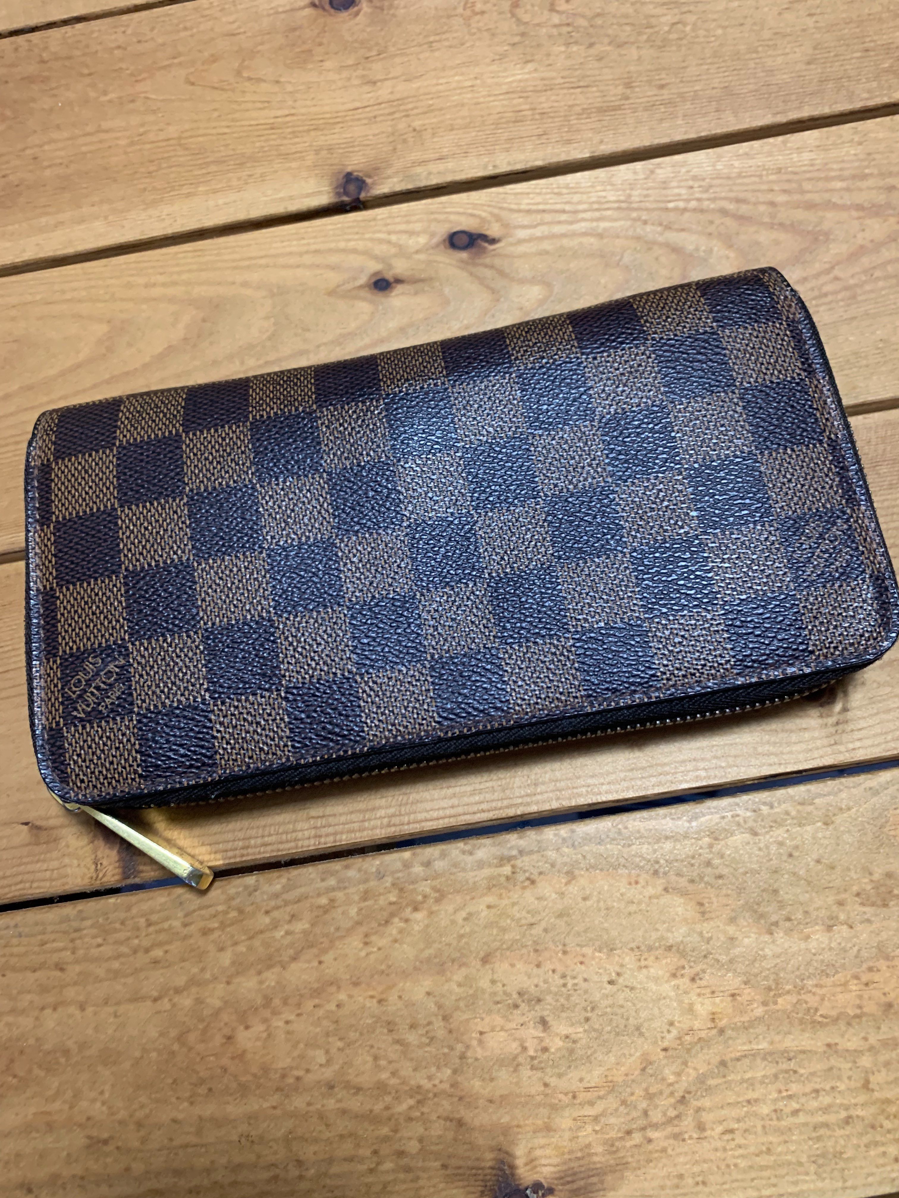 Louis Vuitton Zippy Wallet Damier