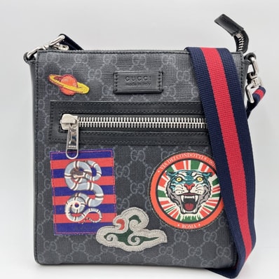 GUCCI(グッチ)クーリエ GGスプリーム メッセンジャーバッグ ショルダーバッグ ブラック グレー ウェブストラップ ワッペン付き【中古】