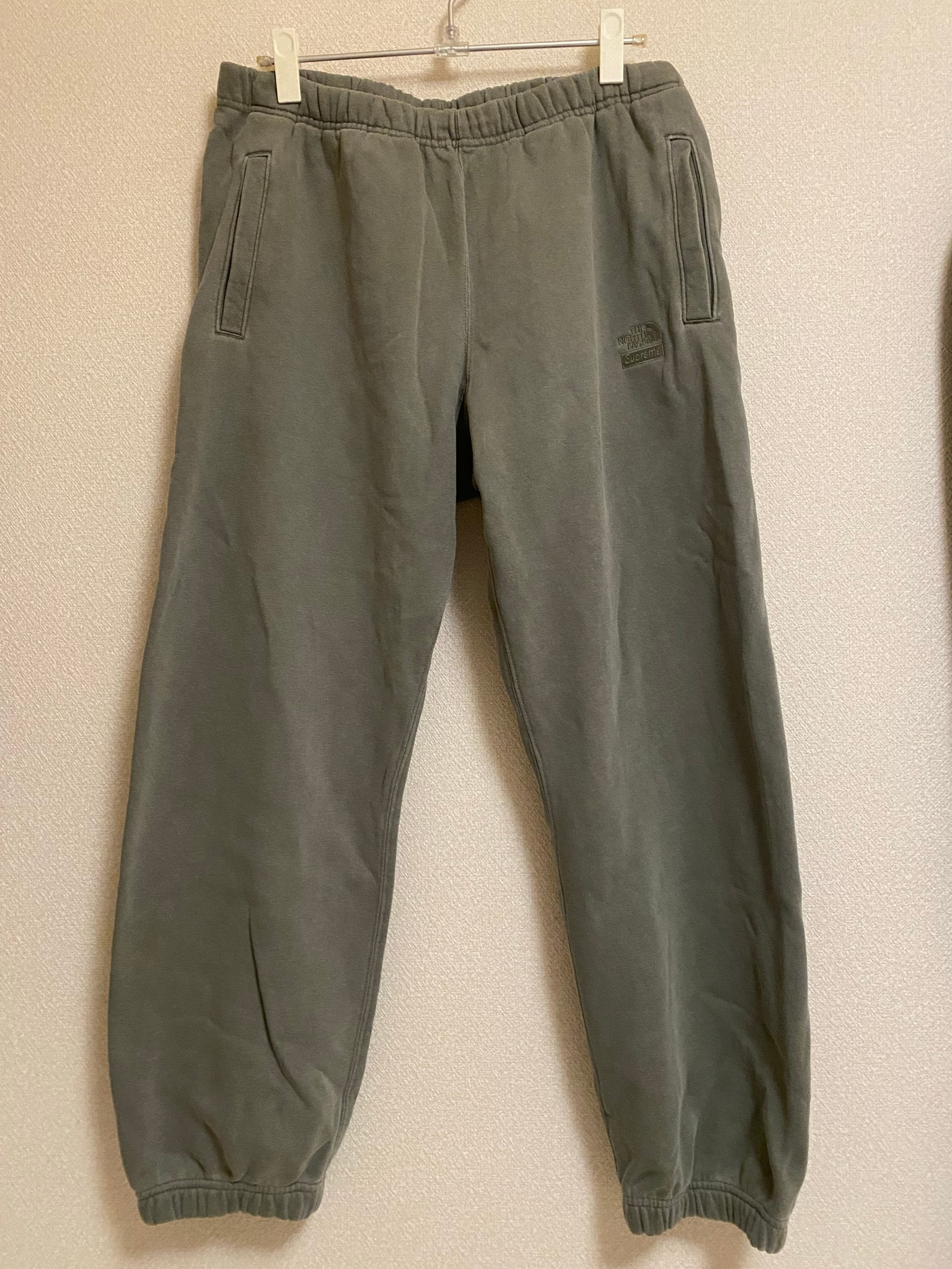Supreme x The North Face Pigment Printed Sweatpant "Olive"