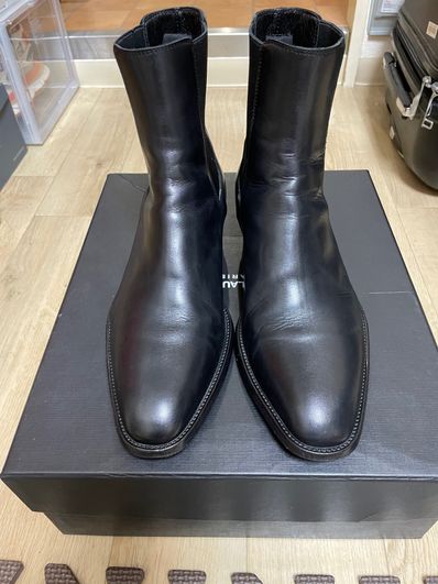 サンローラン スムースレザー・ワイアットチェルシーブーツ 黒