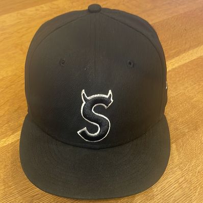 Supreme S Logo New Era "Black" (22FW)