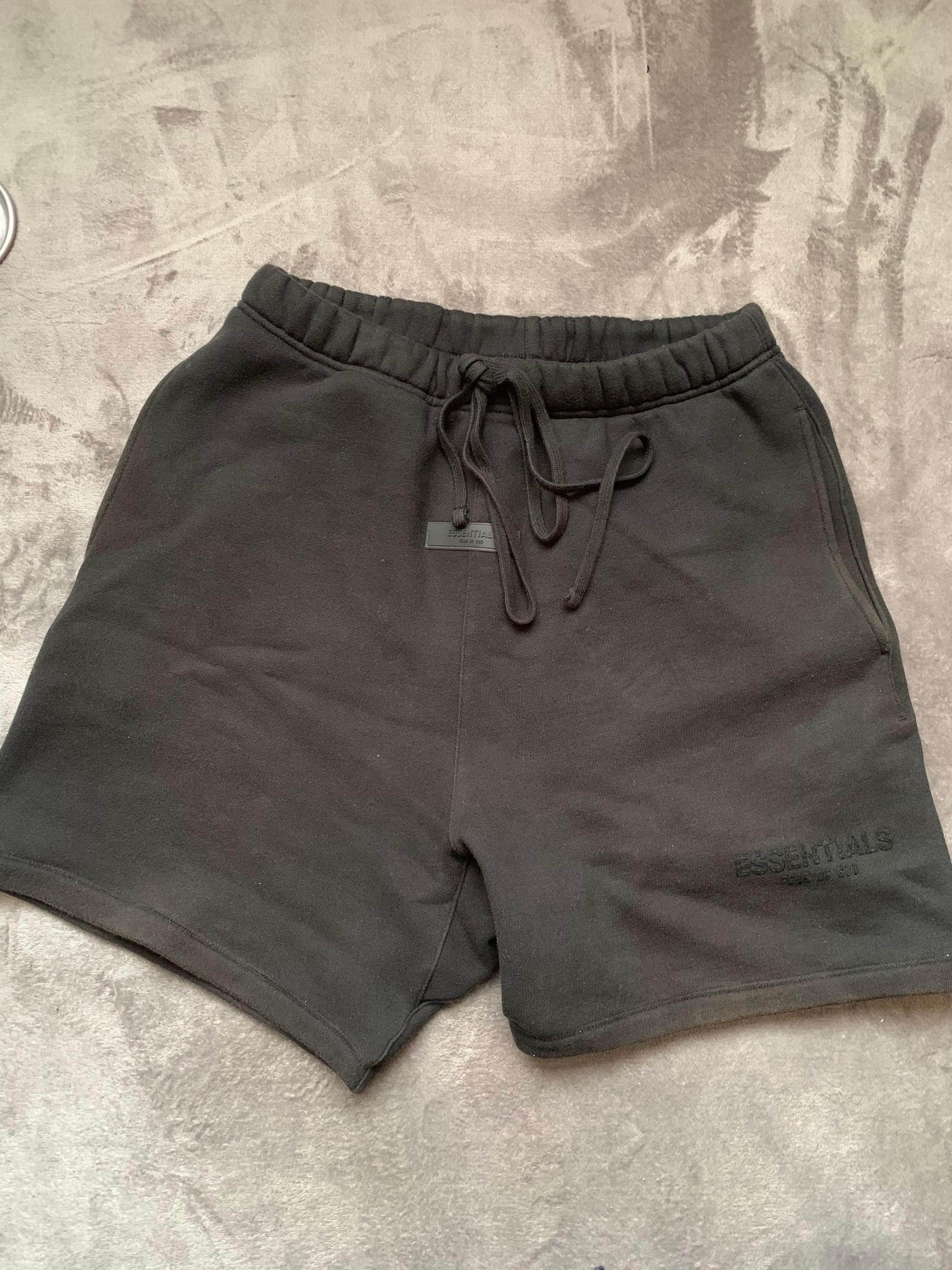 FEAR OF GOD ESSENTIALS BLACK ESS LOGO SWEAT SHORTS "Stretch Limo"