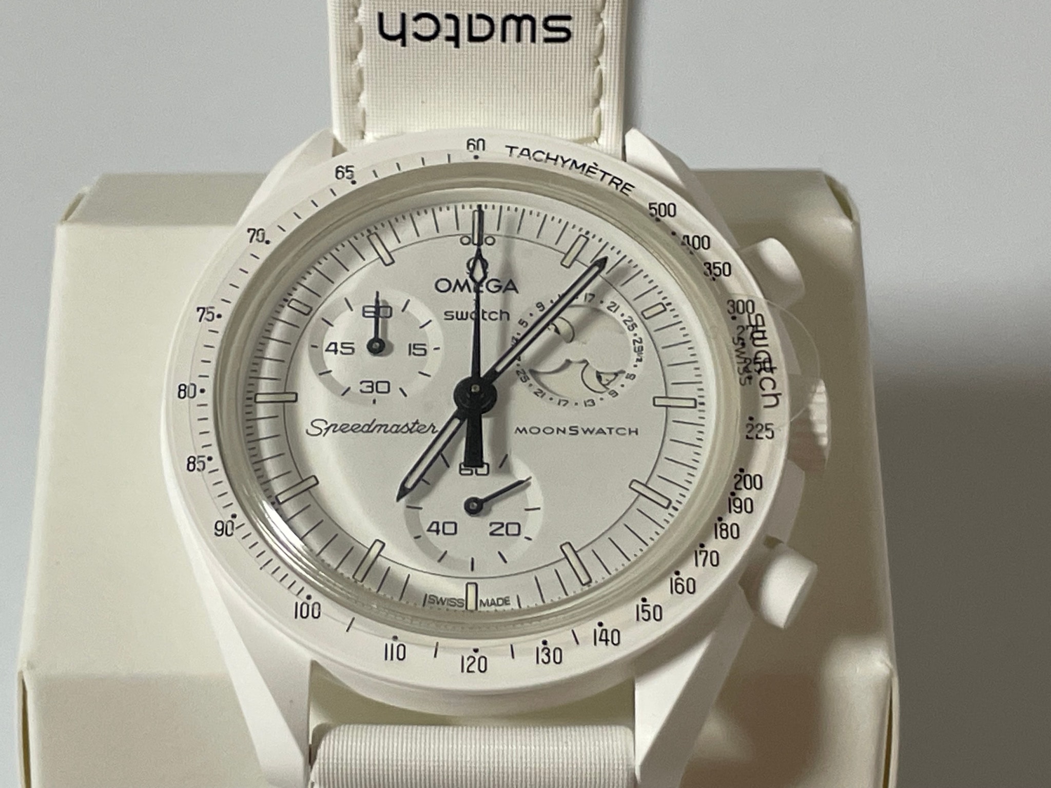 Snoopy x OMEGA x Swatch BIOCERAMIC MoonSwatch Mission To The Moonphase "White" SO33W700