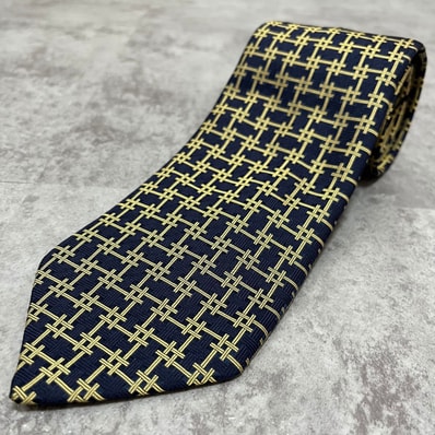 【dunhill】ダンヒル 格子柄ネクタイ クロスラインモチーフ シルク100% メンズ 英国製 ネイビー 紺色 ゴールド 金色 バイカラー 総柄ネクタイ 光沢織り クラシックデザイン ビジネス向け ヴィンテージ