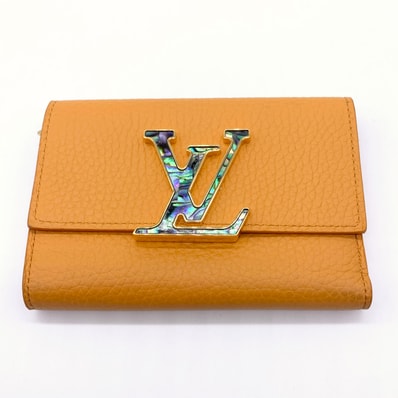 Louis Vuitton Portefeuille Capucines Compact "Saffron"
