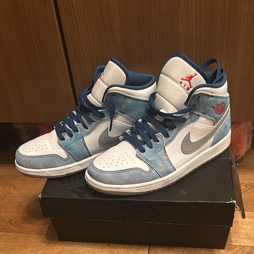 Nike Air Jordan 1 Mid SE "White/Hyper Royal/Red"