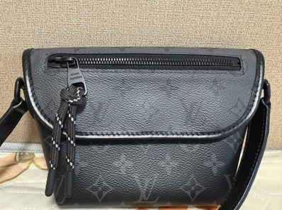 LOUIS VUITTON モノグラム エクリプス ショルダーバッグ