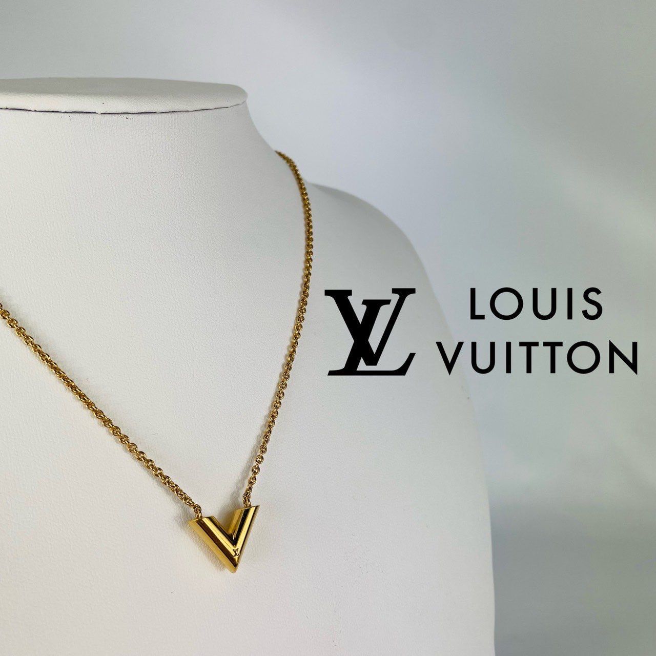 Louis Vuitton Essential V Necklace "Gold"