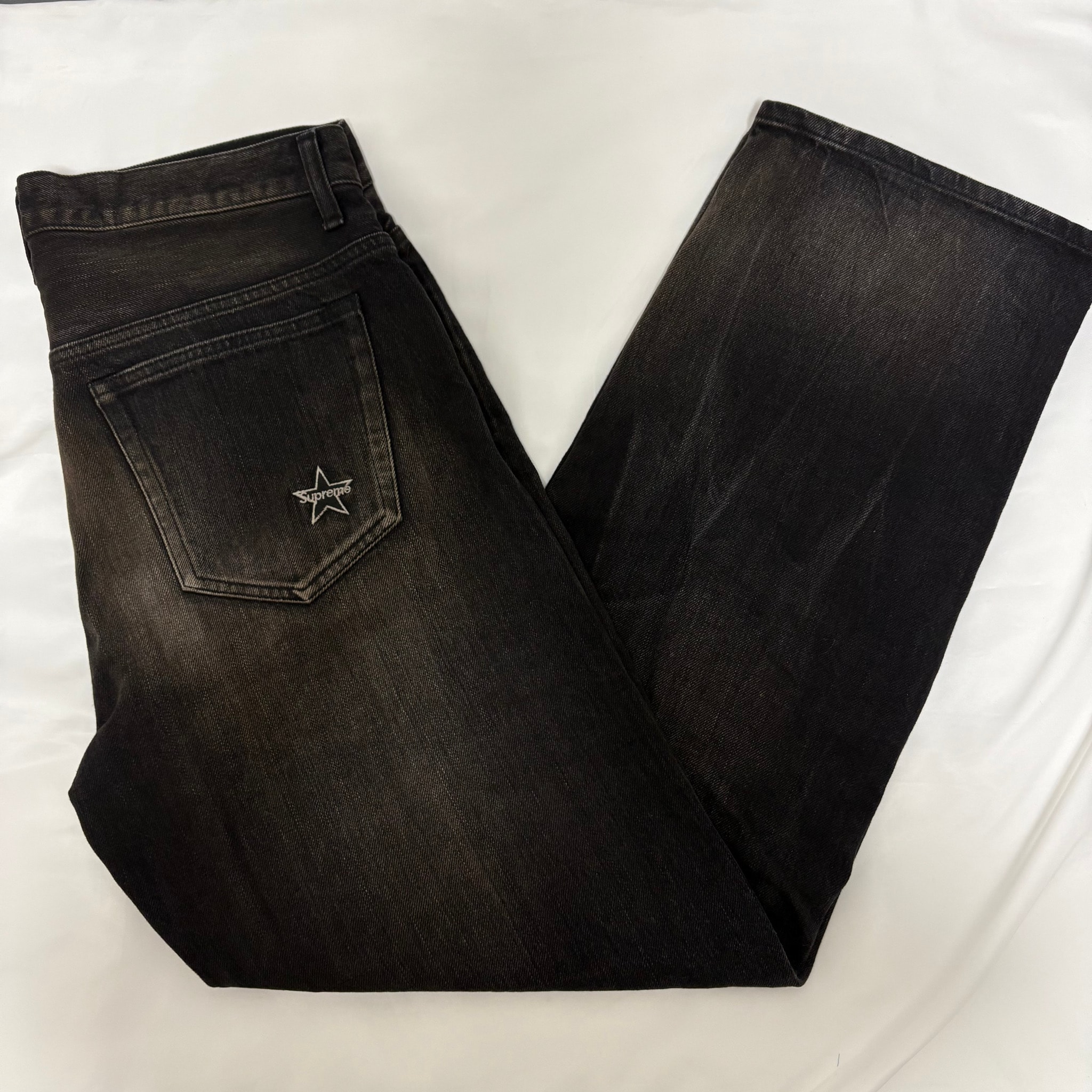 Supreme Distressed Loose Fit Selvedge Jean "Washed Black" (24SS)