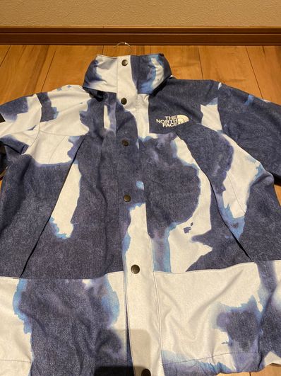 Supreme x The North Face Bleached Denim Print Mountain Jacket "Indigo"
