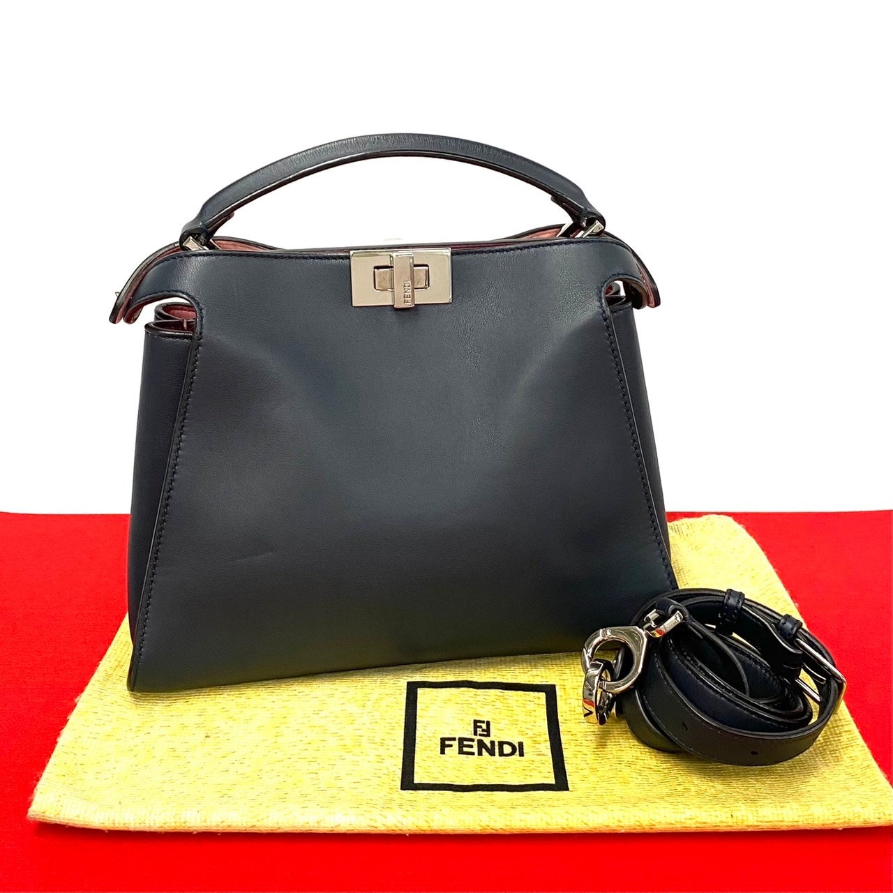 FENDI フェンディ ピーカブー エッセンシャリー レザー ショルダーバッグ ネイビー
 56141