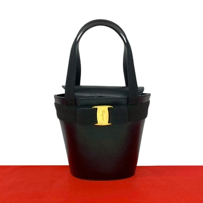 Salvatore Ferragamo サルヴァトーレフェラガモ ヴァラリボン 金具 レザー ハンドバッグ ブラック
59393