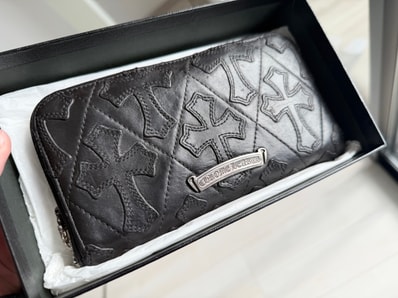 CHROME HEARTS クロムハーツ デストロイレザーキルテッドクロスウォレット