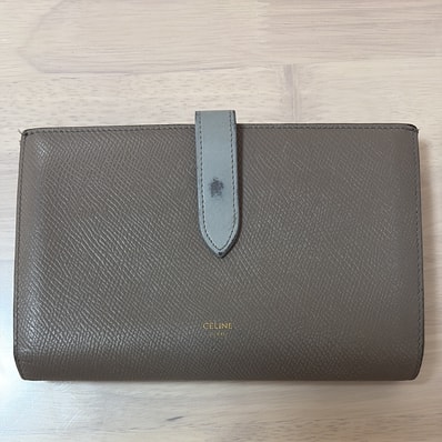 CELINE Large strap wallet in Bicolour Grained Calfskin "PEBBLE/ MINERAL"