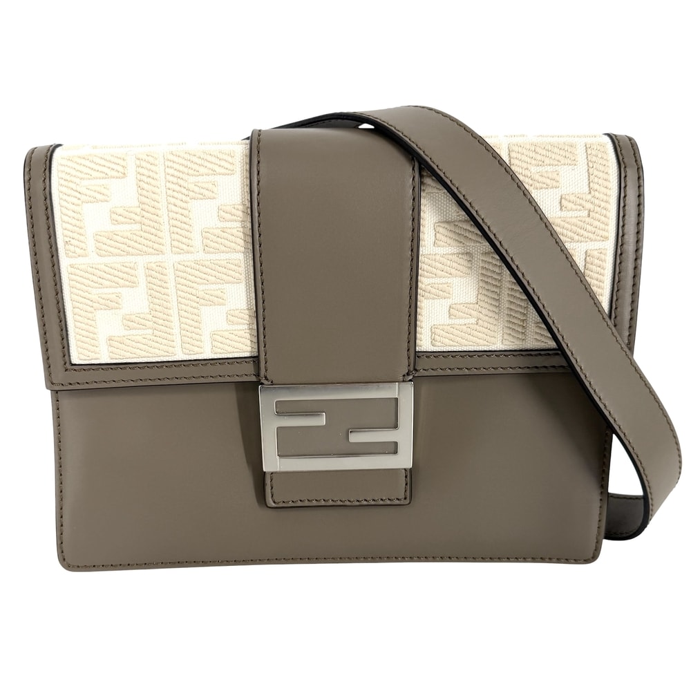 FENDI フェンディ ショルダーバッグ フラットバゲット ミディアム 肩掛け 斜め掛け 7VA524 レザー  キャンバス   グレージュ ホワイト 白 シルバー金具 レディース【中古品】