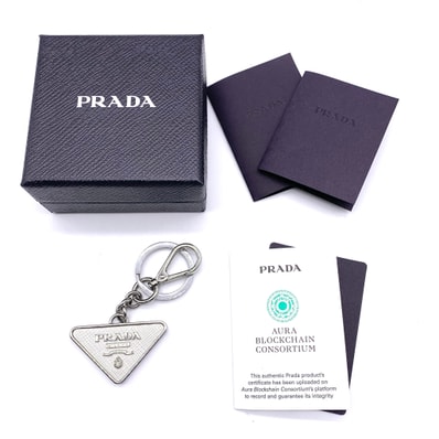 PRADA サフィアーノレザー メタル キーリング White