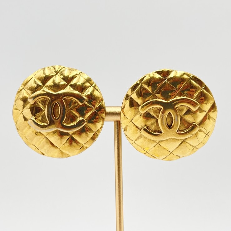 CHANEL(シャネル)ココマーク マトラッセ ヴィンテージ イヤリング ラウンド ゴールドトーン CCロゴ クリップタイプ レディース【中古】