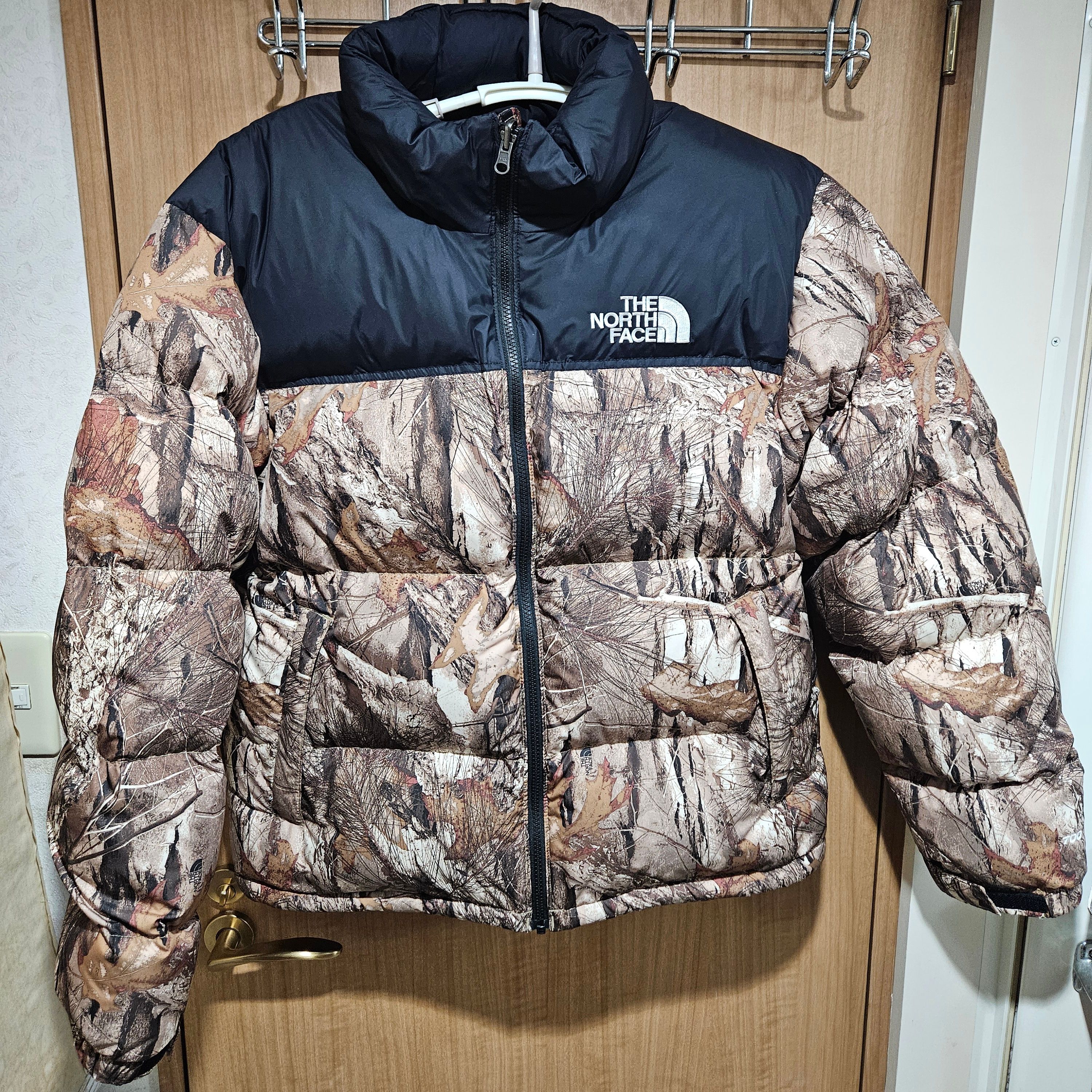 The North Face 1996 RETRO NUPTSE PACKABLE JACKET 海外版 "Leaves"