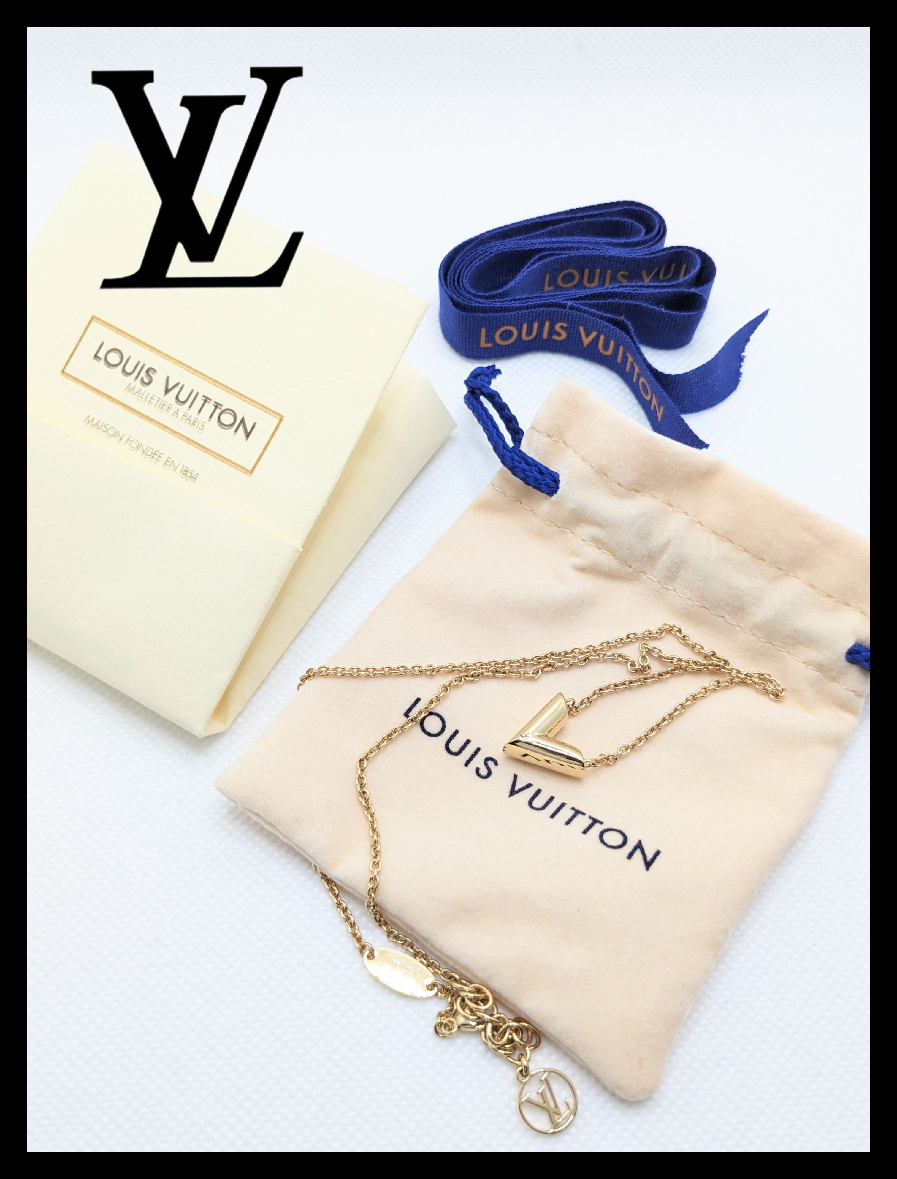 Louis Vuitton Essential V Necklace "Gold"