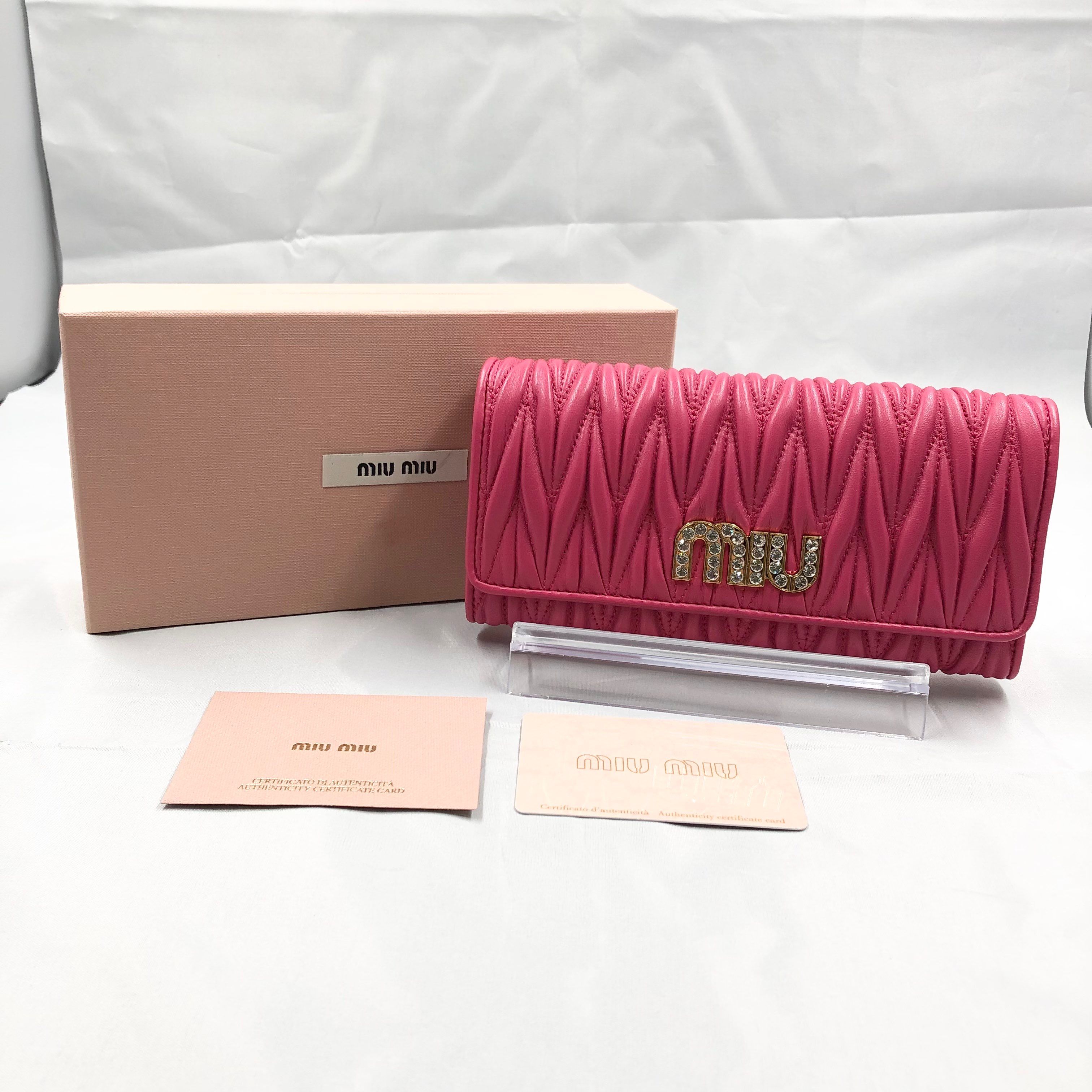 ミュウミュウ レザー 二つ折り長財布