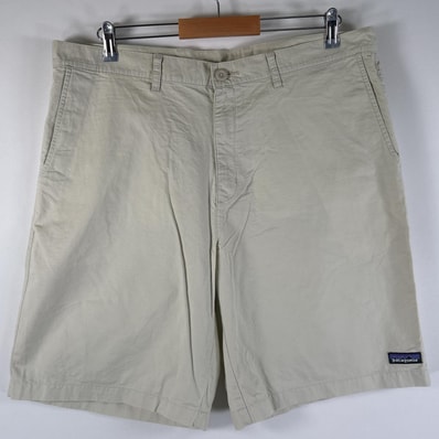古着 パタゴニア patagonia ショートパンツ 大きいサイズ チノショーツ ハーフパンツ ワンポイントロゴ刺繡 w38 ベージュ系 メンズ