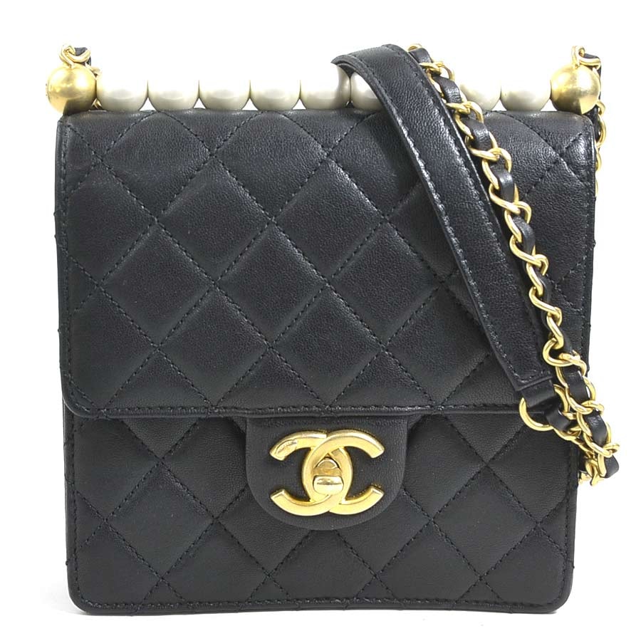 シャネル CHANEL 斜め掛けショルダーバッグ マトラッセ レザー/フェイクパール ブラック/オフホワイト ゴールド レディース【中古】 e60259i