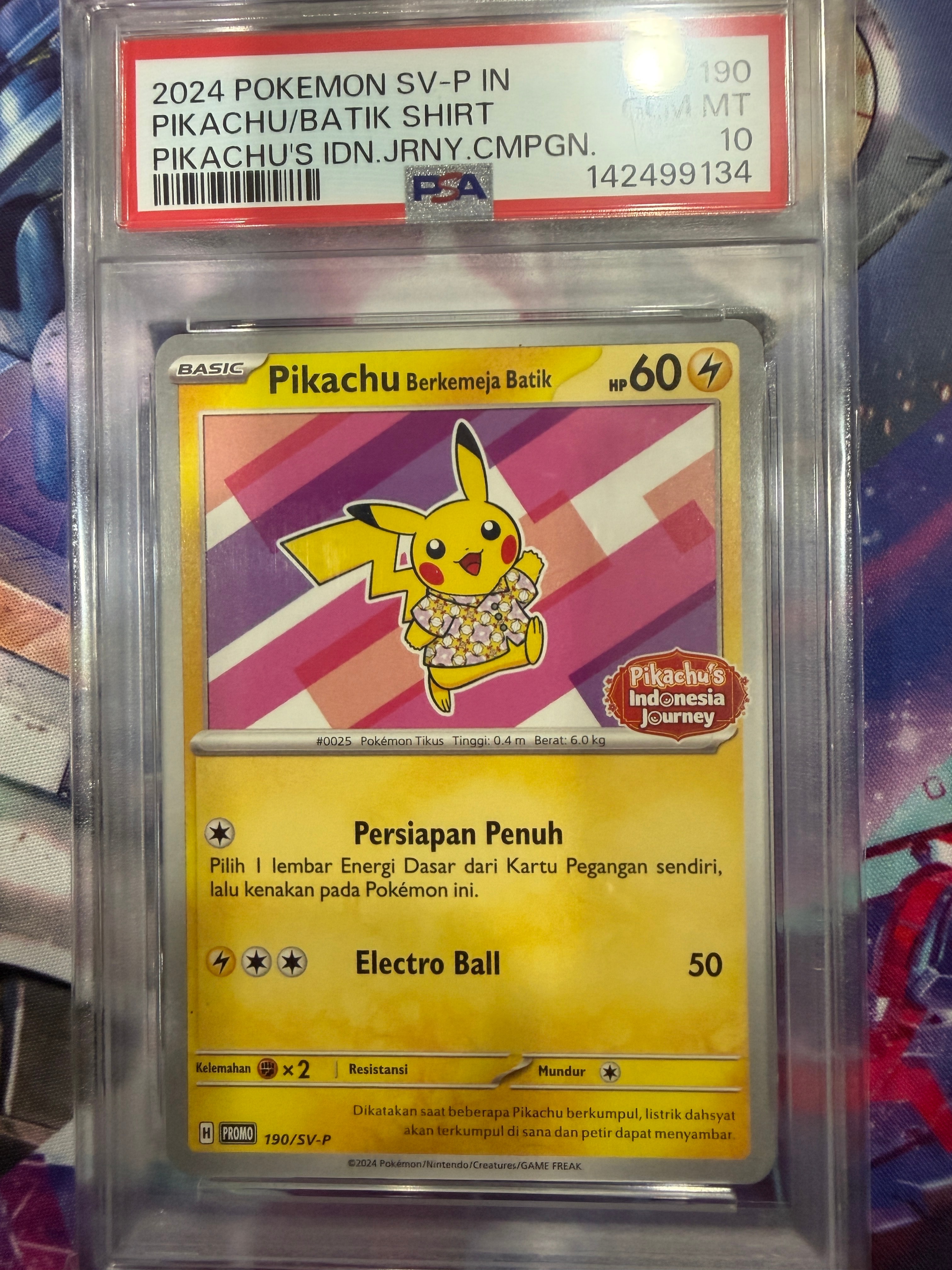 バティックシャツを着たピカチュウ (フラワーピカチュウ柄) P [SV-P 190]【インドネシア語版】(ピカチュウのインドネシアジャーニー)