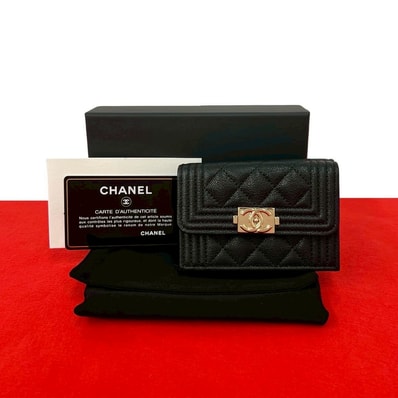 CHANEL シャネル ボーイシャネル ココマーク キャビアスキン 三つ折り財布 ブラック
54611