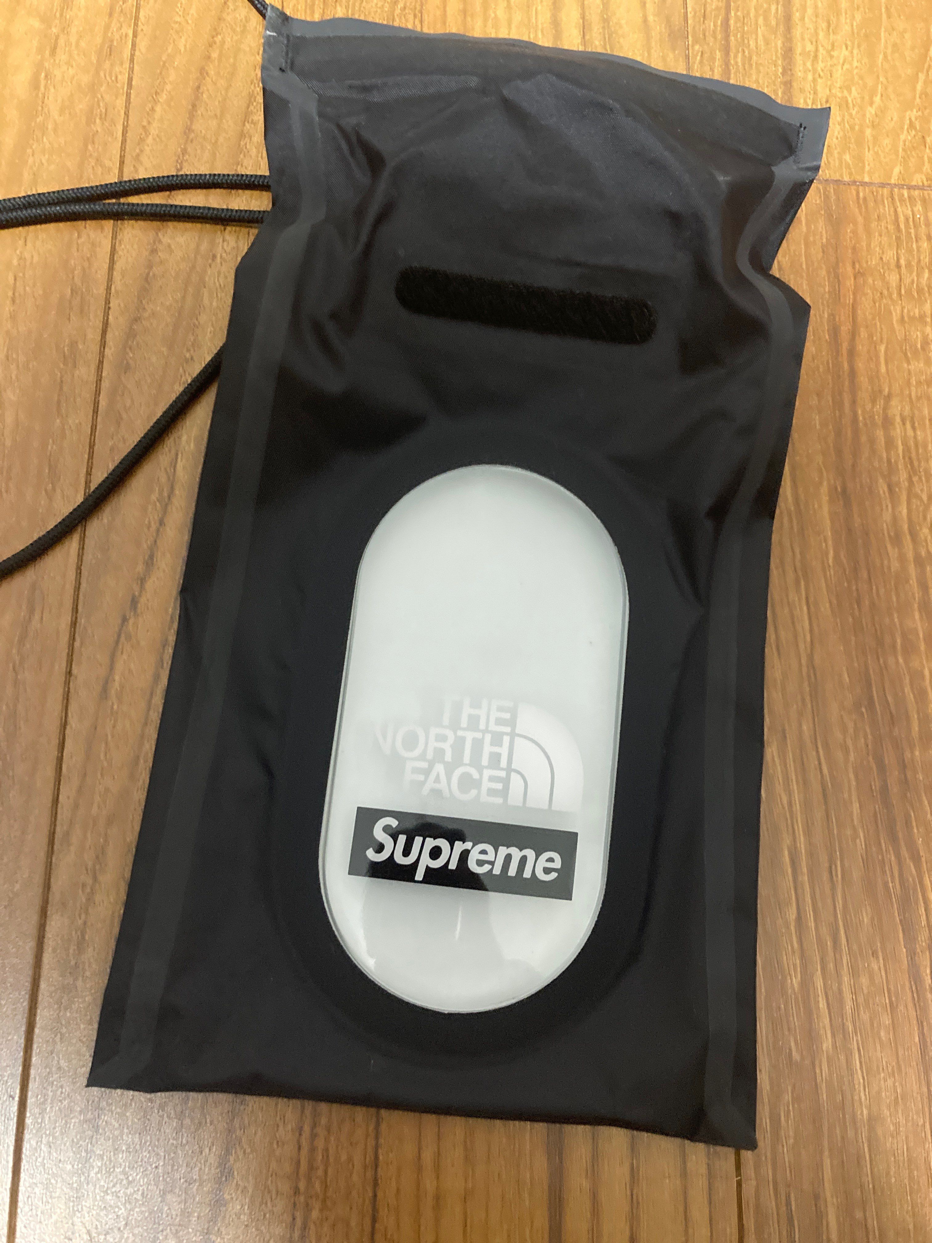 Supreme x The North Face Summit Series Outer Tape Seam Neck Pouch "Black"