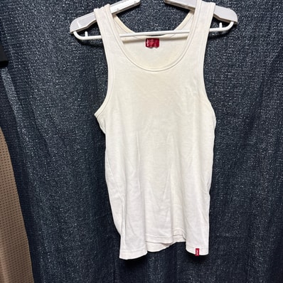 リーバイス レッド タンクトップ