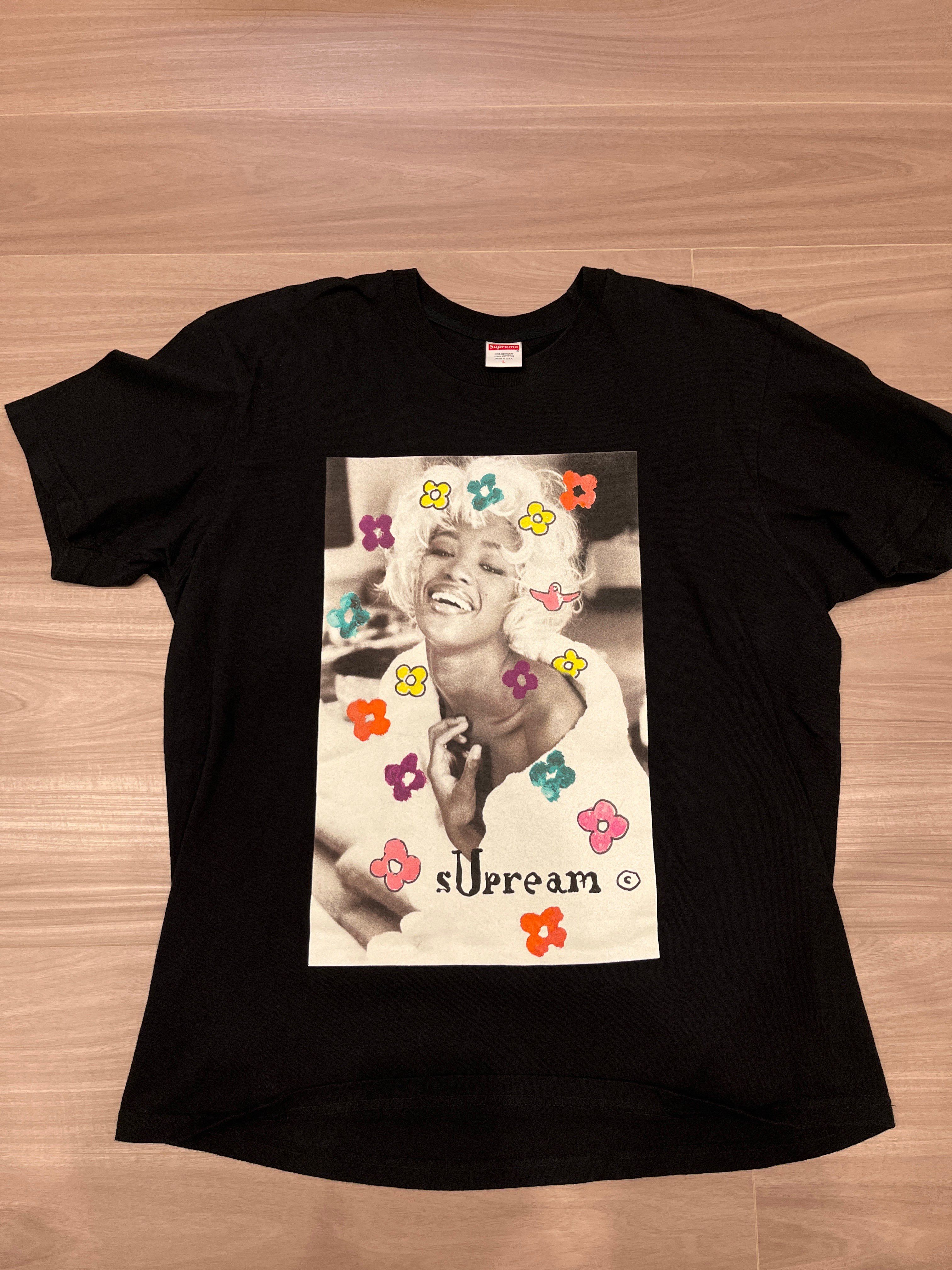 Supreme Naomi Tee "Black"