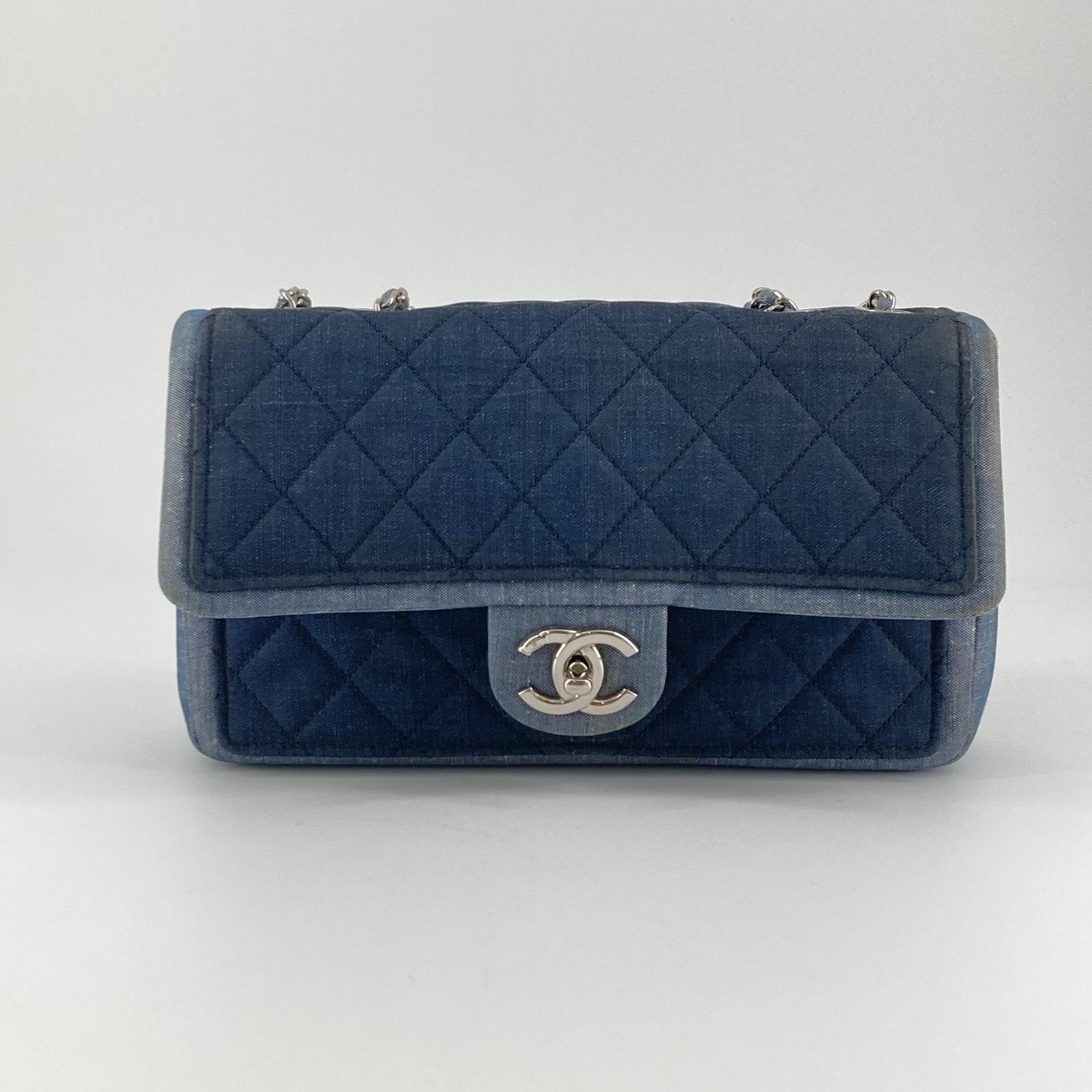 CHANEL(シャネル)マトラッセ デニム チェーン ショルダー バッグ 19番台 ブルー