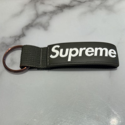 Supreme Webbing Keychain "Olive" (20FW)