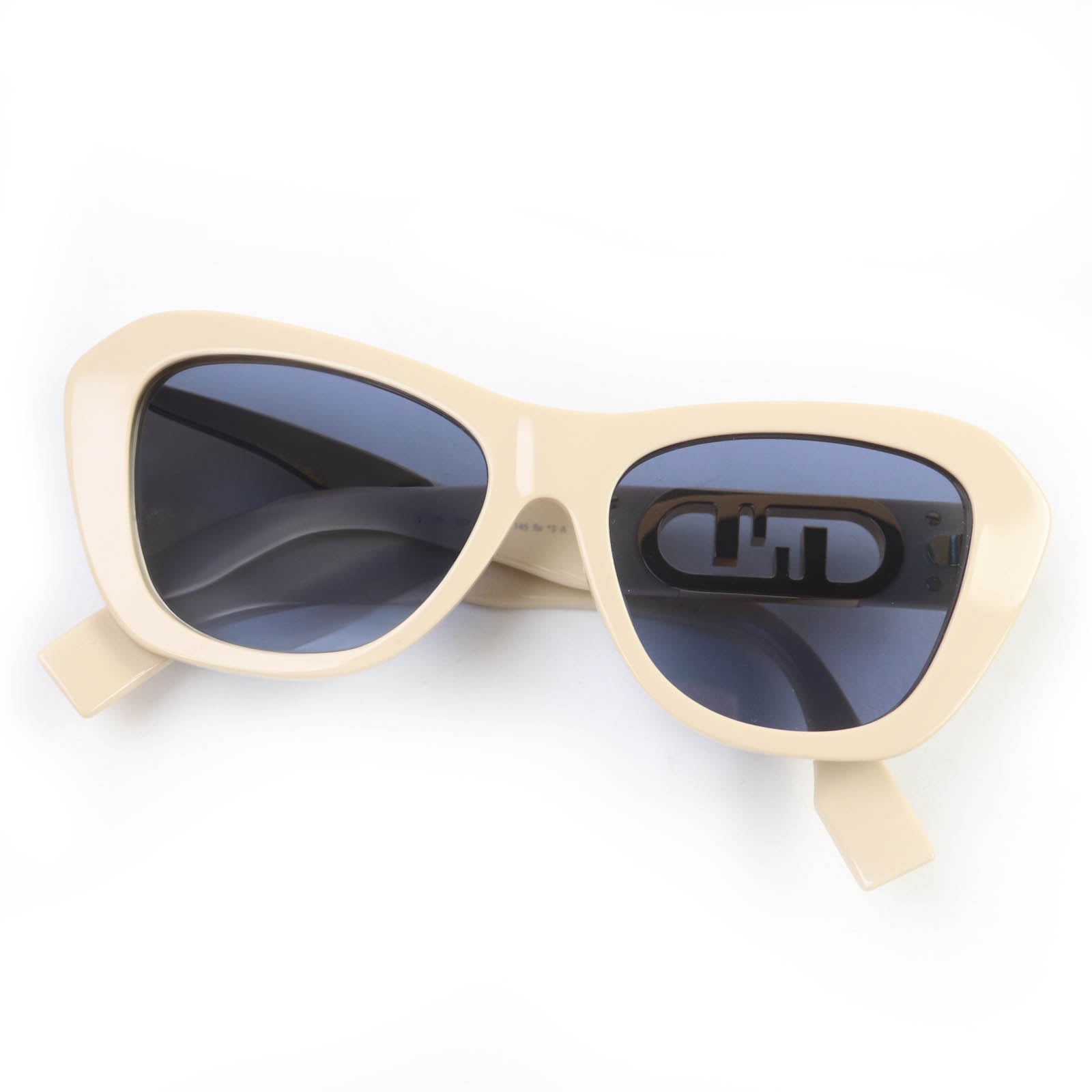 極美品 フェンディ
 サングラス ベージュ レディース 53□16 145 FE40064F