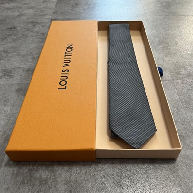 【LOUIS VUITTON】ルイヴィトン ネクタイ 箱付き マイクロダミエ 市松模様 チェック グレー ブラック 黒 小紋 総柄 メンズ ビジネス 紳士