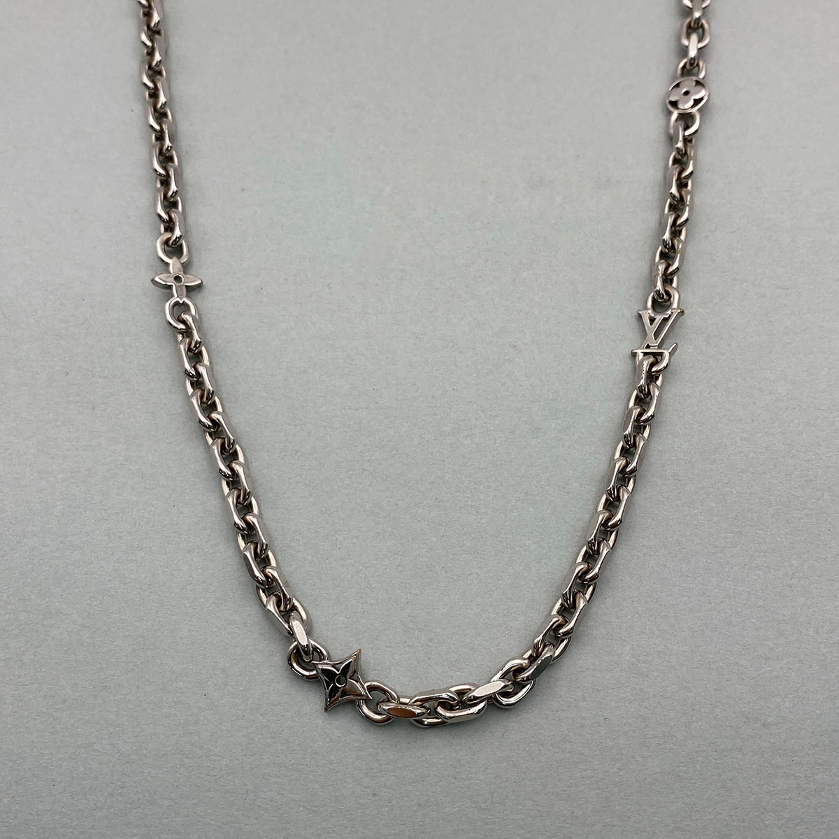 LOUIS VUITTON ルイ・ヴィトン ネックレス LVケーブル ネックレス MO2223 シルバー  レディース【中古】