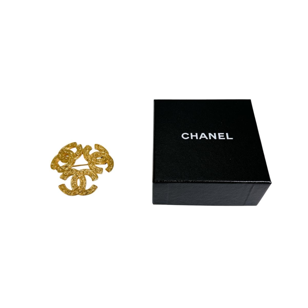 シャネル CHANEL ゴールド トリプルココマーク ブローチ