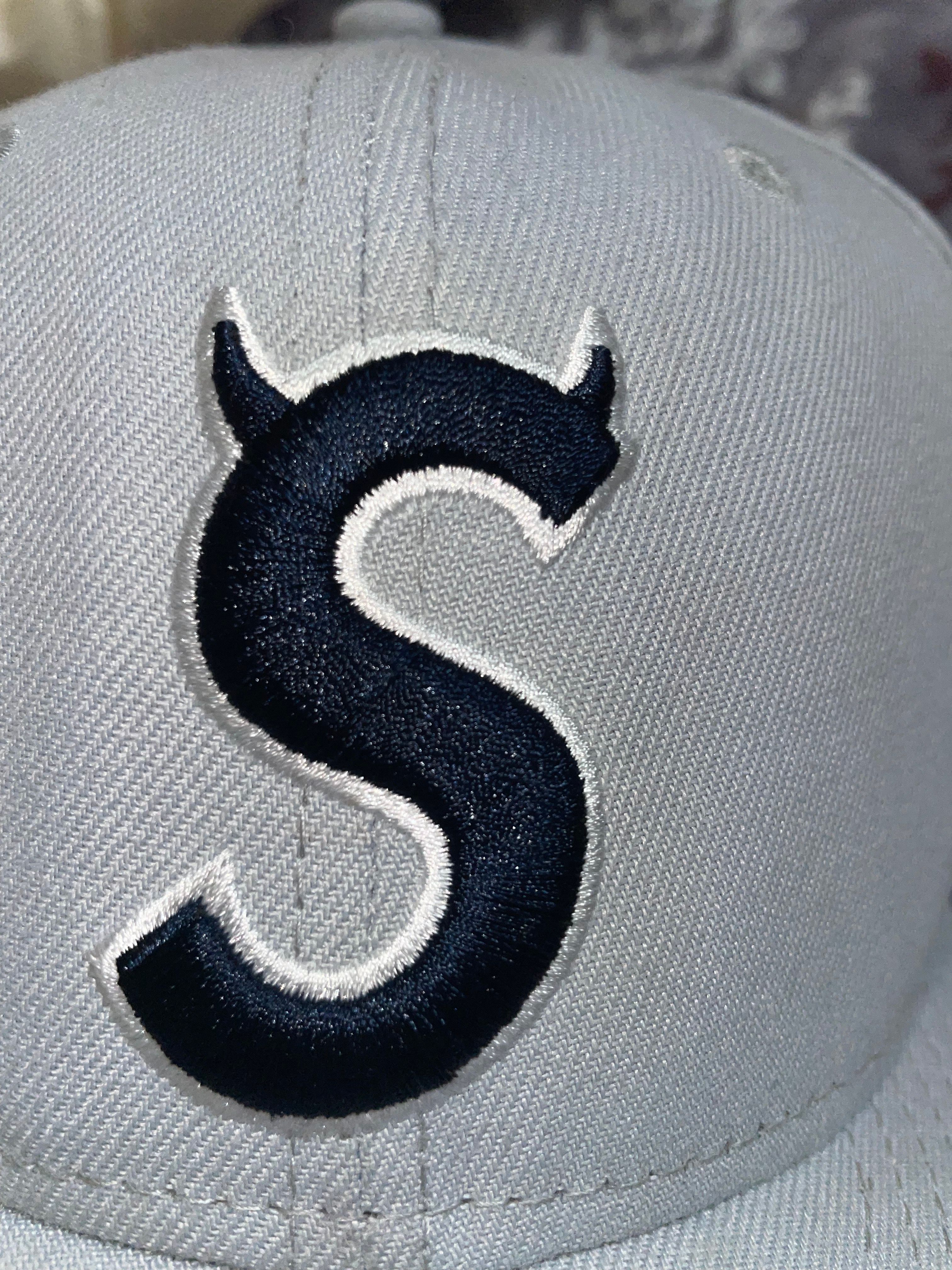 Supreme S Logo New Era "Grey" (22FW)