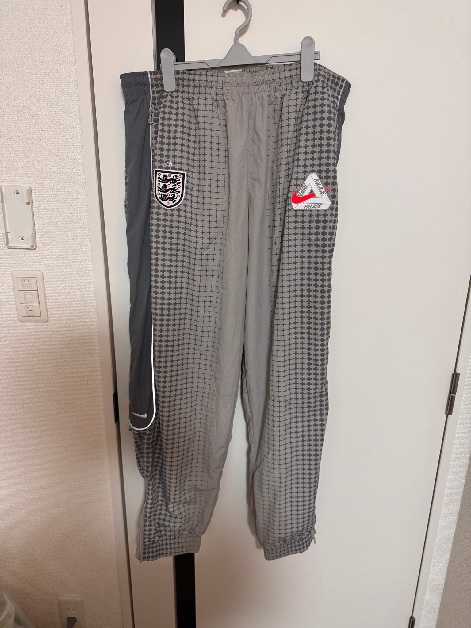Nike x PALACE X2 World Cup Tracksuit Bottoms England "Grey"