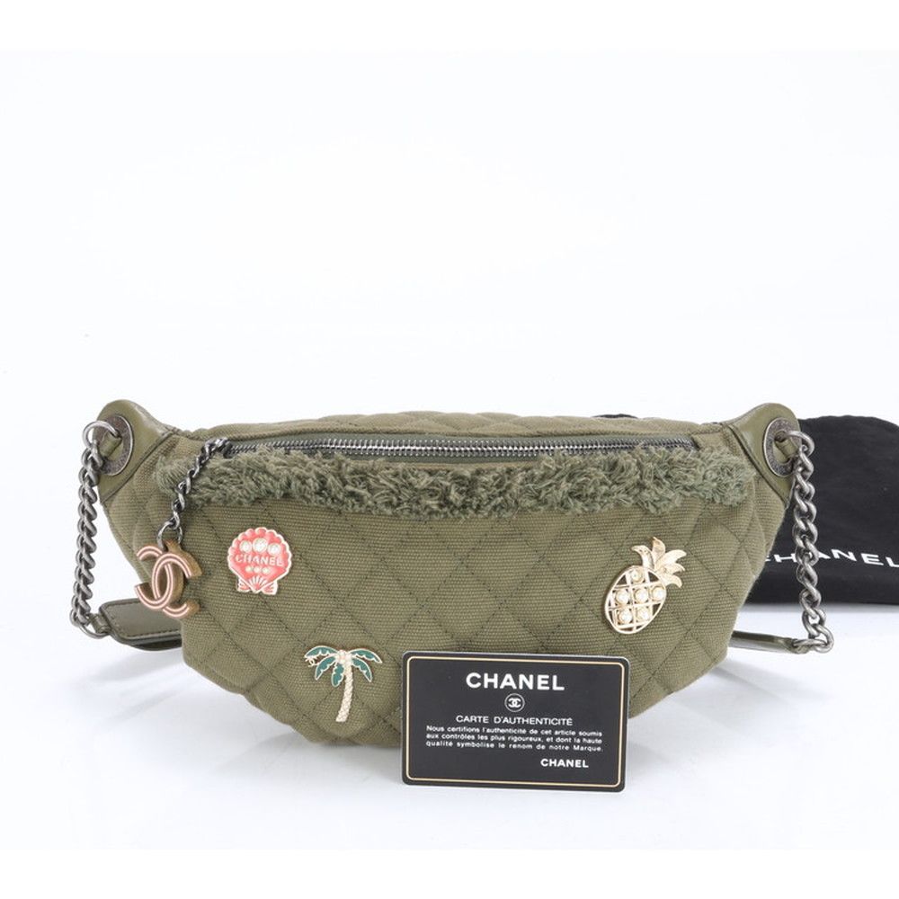 ■極美品 シャネル マトラッセボディバッグ レザー×キャンバス