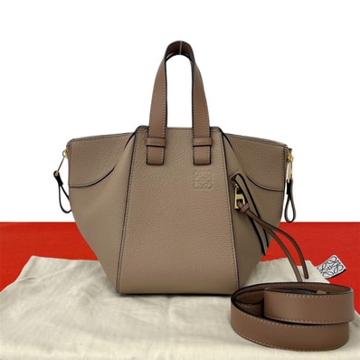 LOEWE ロエベ ハンモック コンパクト アナグラム ロゴ レザー ショルダーバッグ ベージュ
02556