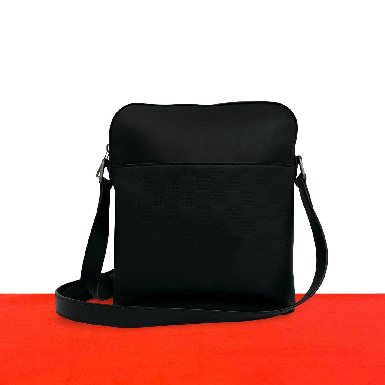 LOUIS VUITTON ルイヴィトン ポシェット ディストリクト ダミエ アンフィニ レザー ショルダーバッグ ブラック
 46239