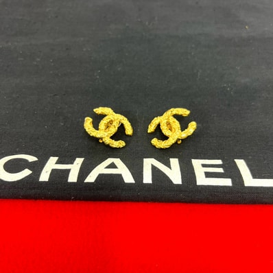 CHANEL シャネル ココマーク 溶岩 モチーフ イヤリング GP イヤリング ゴールド
310-3