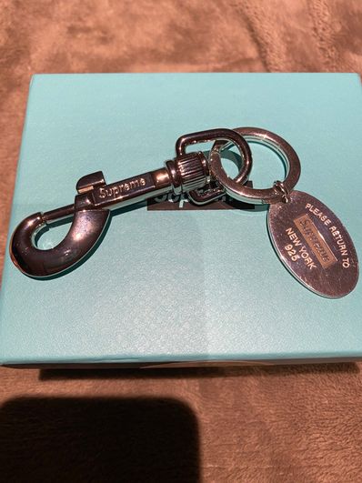 Supreme / Tiffany & Co. Return to Tiffany Oval Tag Keyring "Silver"