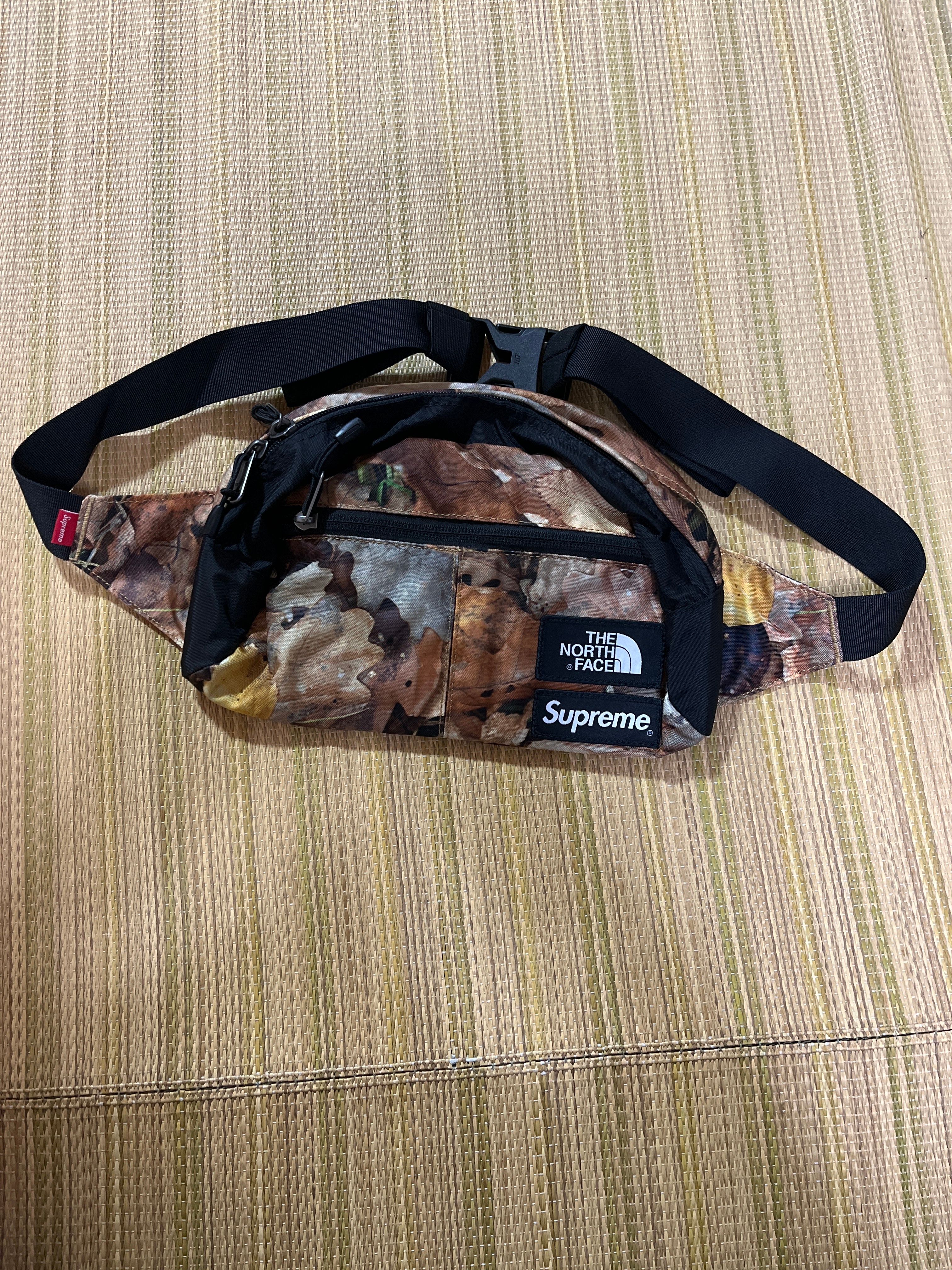 Supreme x The North Face Roo ll Lumbar Pack "Leaves"