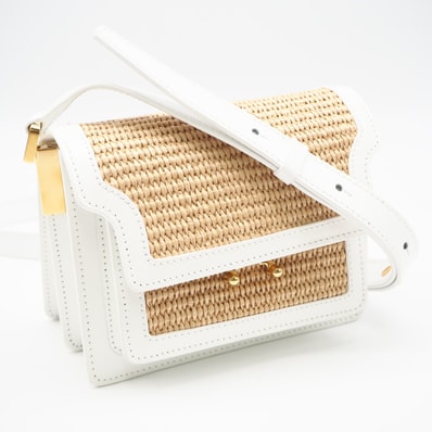 美品 MARNI マルニ カーフレザー トランク ソフト ミディアム SBMP0103Q0 P3860 ショルダーバッグ ホワイト ベージュ カーフレザー ポリアミド レディース