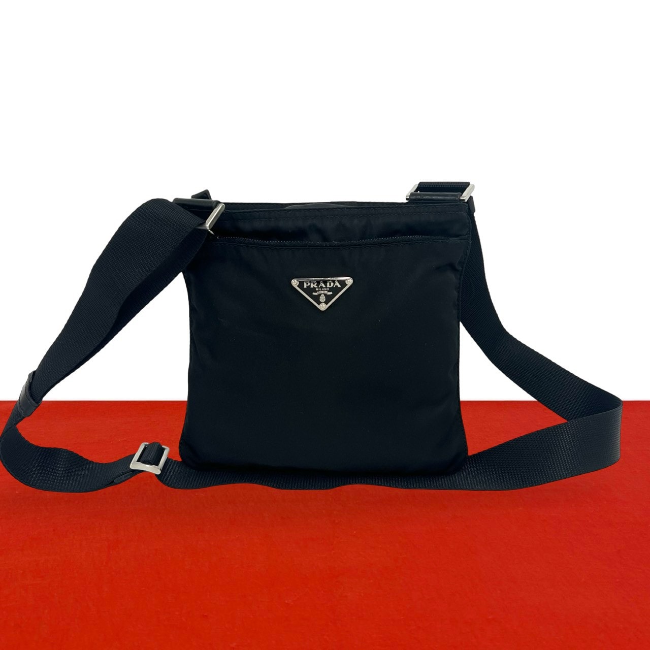 PRADA プラダ 三角ロゴ 金具 ナイロン ショルダーバッグ ブラック
 97598